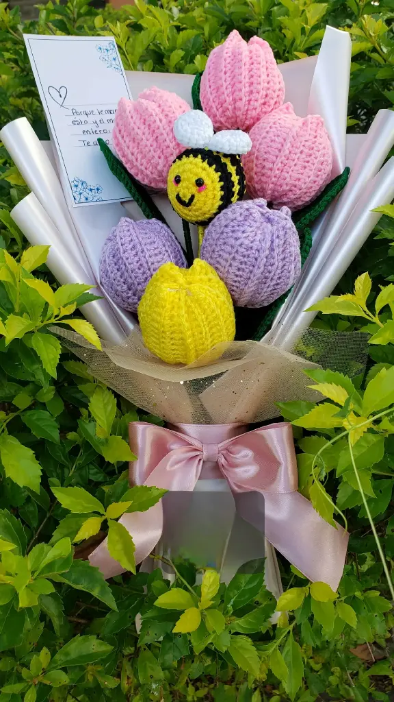 Tulipanes Abejita crochet🐝